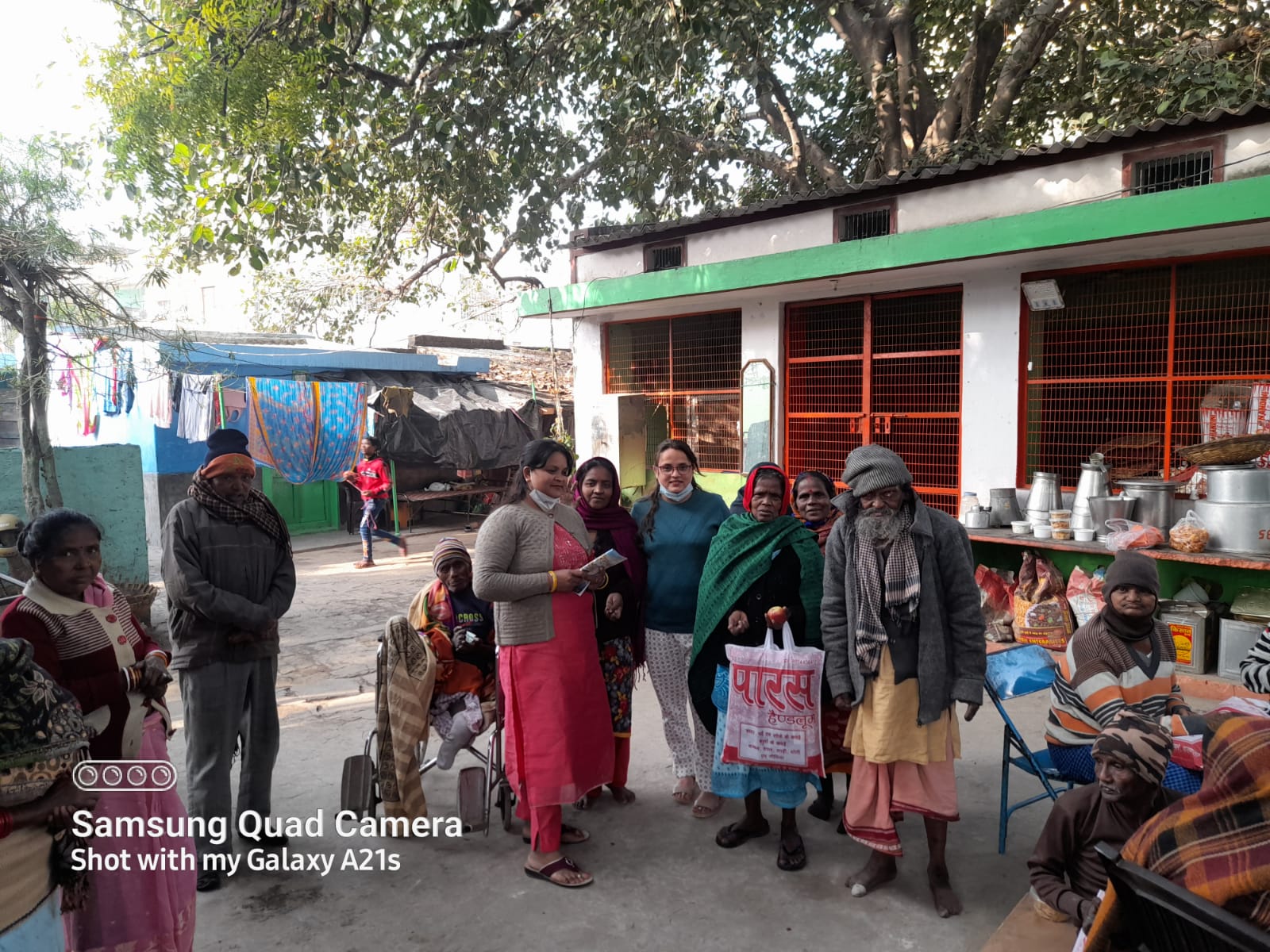 जो-गरीबों-पर-दया-करता-है,-वो-