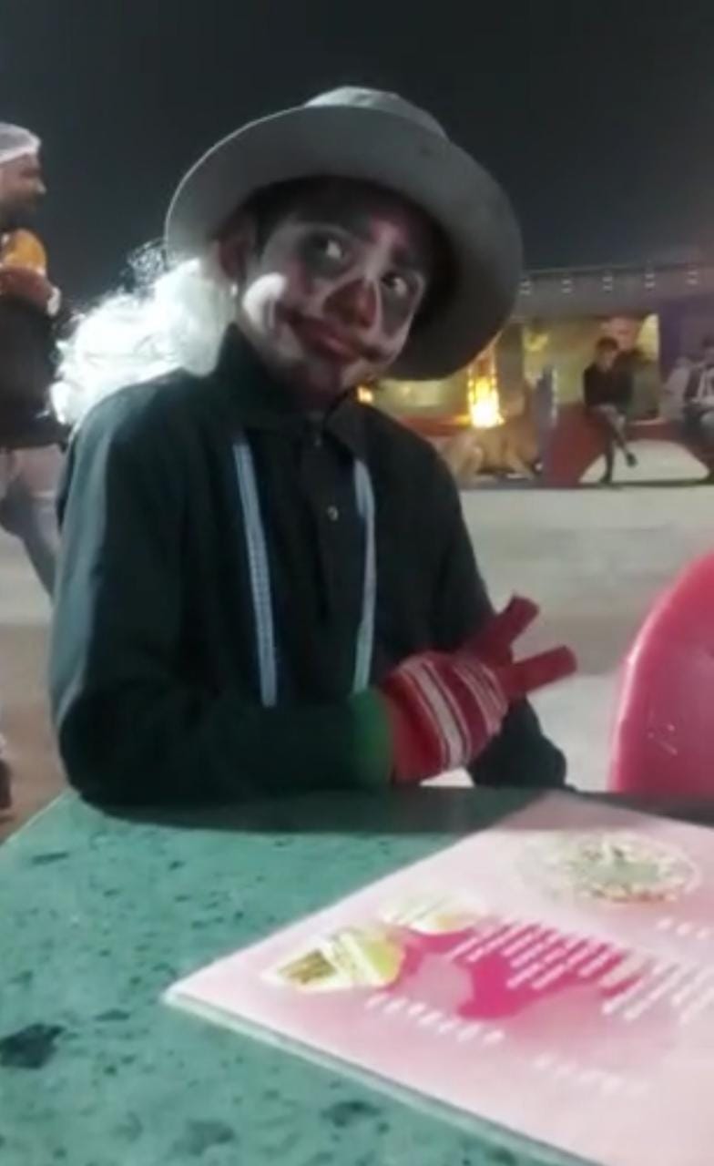 -किस-उम्र-तक-पढ़ा-जाए-किस-उम्र-से-कमाया-जाए-ये-शौक-नहीं-हालात-तय-करते-हैं।