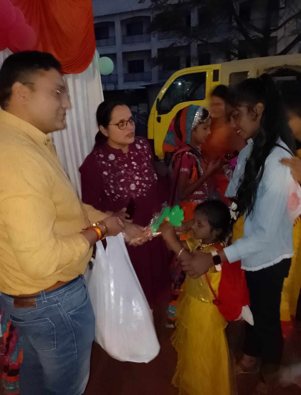 those-who-are-happiest-are-those-who-do-the-most-for-others.