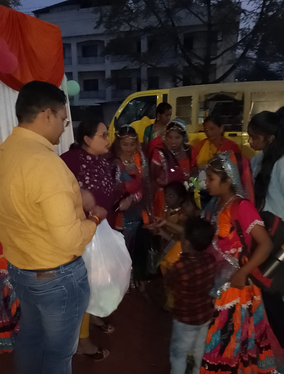 सीखना-है-तो-बच्चों-से-सीखो,-जो-दुःख-को-ज्यादा-देर-तक-नहीं-पालते-थोड़ी-देर-में-भूल-जाते-हैं-और-दुवारा-सकारात्मक-हो-जाते-हैं।