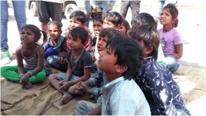 जैसे-टूटी-हुई-डाली-के-मुरझाये-हए-पत्ते,-सच-पूछो-तो-ऐसे-ही-होते-है-मासूम-बच्चे।