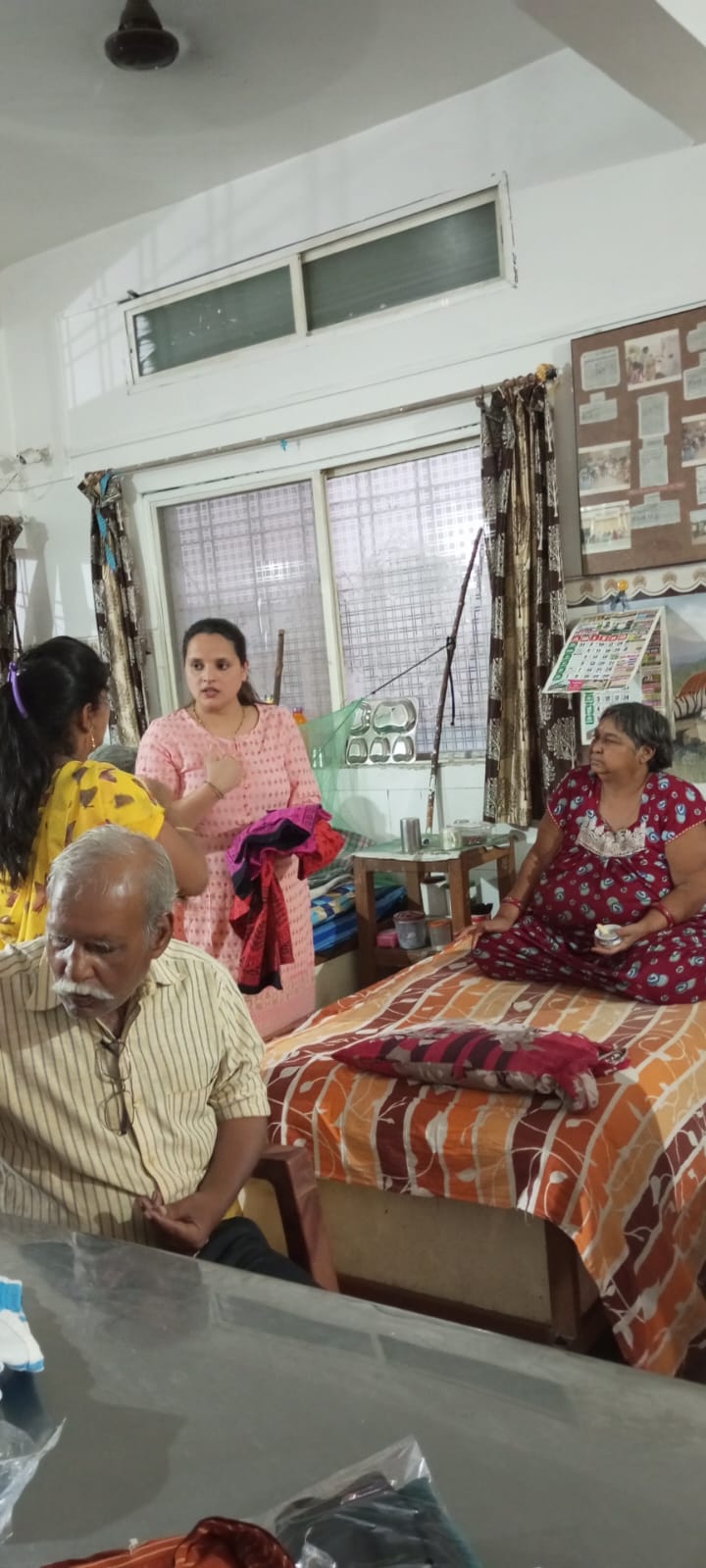 बुजुर्गों-का-आशीर्वाद-जाया-कहाँ-होता-है,-ठंडक-वहाँ-भी-होती-है,-सूखे-पेड़-का-साया-जहाँ-होता-है