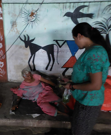 सबसे बड़ी सहायता यह है कि हम जरूरतमंद व्यक्ति की इस तरह मदद करें कि जिससे वह स्वयं की मदद कर सके।