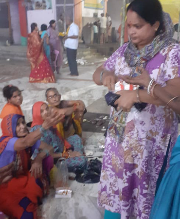  किसी की सहायता के लिए दौलत की आवश्यकता नहीं होती है उसके लिए साफ़ मन की जरूरत होती हैं।