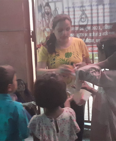 बच्चें को थोड़ा सा प्यार दीजिये और बदले में सब कुछ पा लीजिये।